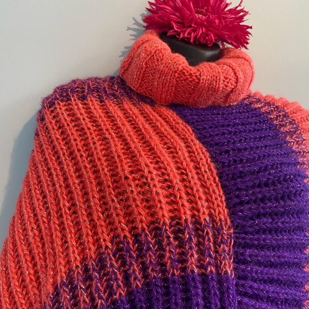 One of a kind hand knitted poncho - Picture 8 of 10